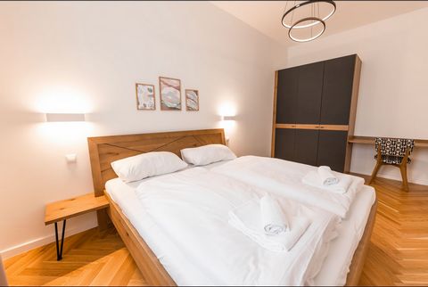 This stylish apartment is located in the heart of Vienna, just a few minutes' walk from the city's main sights. The apartment is modern and comfortably furnished and has everything you need for a pleasant stay. This includes a double bed (180 cm x 2 ...