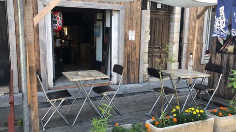 L'agence AZEMAR IMMOBILIER - FIDUCIA SAINT AYGULF a le plaisir de vous présenter à la vente: FOND DE COMMERCE - SUSHI BAR - DRAGUIGNAN CENTRE-VILLE Situé à Draguignan sur une avenue très passante, fond de commerce d'un sushi bar, local commercial de ...