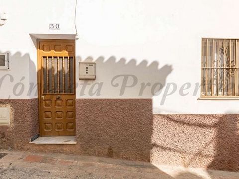 Townhouse in Vélez Málaga with 2 bedrooms, 1 bathroom and 2 terraces.