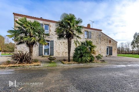 Invest in this true haven of peace that this sublime property offers! It is at the end of the driveway that you will discover this magnificent estate of nearly 14 hectares made up of a superb house, a huge barn, an aquatic area, landscaped areas, woo...