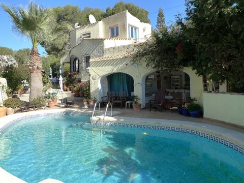 VILLA FOR SALE IN - COSTA NOVA - JAVEA - ALICANTE - COSTA BLANCAVilla for sale in a wonderful location near the coves, Granadella, Portixol and Arenal beach.The house consists of 232.63 m2 built including porch and terraces, on a large plot of 1,387m...