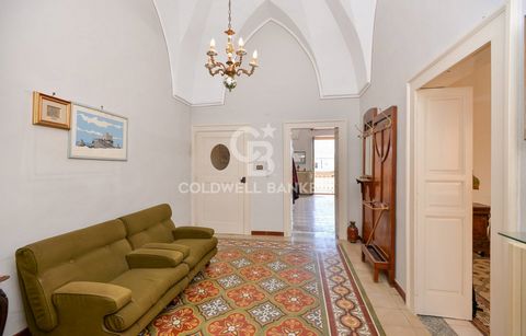 MESAGNE - BRINDISI A few steps from the characteristic and evocative historic center of Mesagne, one of the finalist cities for the title of Italian Capital of Culture 2024, we offer for sale an independent historic building on two levels for a total...