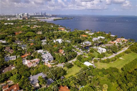 Build your dream home on this magnificent 17,820 Sq. Ft. lot in The Moorings gated community. Situated in the heart of Coconut Grove and moments away from excellent schools, dining, shopping and entertainment venues, The Moorings offers exceptional n...