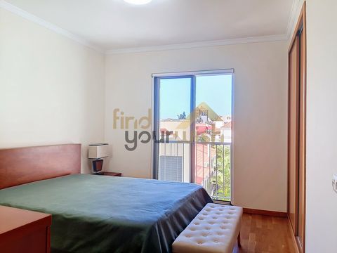 2 bedroom apartment (T2) “Like New”, located in the center of Funchal!The apartment has 2 bedrooms (1 bedroom is a suite with views of the city center), all rooms have a built-in wardrobe and a balcony with views of the city. It has a fully equipped ...