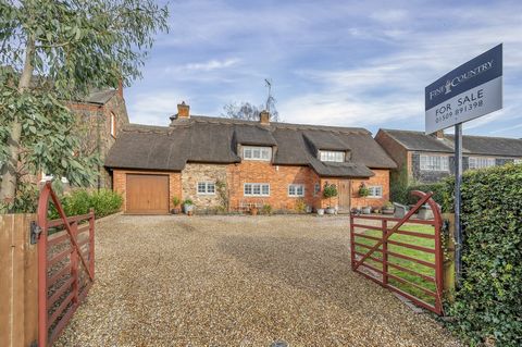 Newly refurbished, this broad fronted detached home within easy walking distance of Bradgate Park occupies a prominent, village centre position. Under a new thatch and South-west facing, Malc’s Cottage has a spacious open plan feel, ideal for those w...