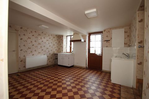 À Saint-Germain-Chassenay, logement idéal pour une petite famille ou retraite à la campagne. L'espace intérieur comporte un espace nuit comprenant 2 chambres, 1 bureau ou 1 chambre supplémentaire, un espace cuisine, un coin salon et une salle d'eau. ...