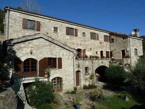 Situated in the southern Ardèche, near Aubenas, this magnificent 12th-century stone residence, covering 306m², is a true architectural work of art, bearing witness to the timeless charm of medieval times, as its owner claims. The meticulous restorati...