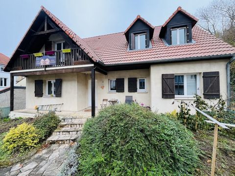 Discover this charming detached house located in the sought-after area of Montigny les Metz. With a surface area of 160m2, this property offers on the ground floor, an entrance leading to the living room, a separate kitchen, a master bedroom with its...