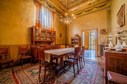 For sale: A charming residence just steps away from Piazza Garibaldi, nestled within a historic early 1900s building situated at the corner of two streets, boasting a total commercial space of 690 square meters. This elegant property consists of two ...