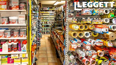 A27062AK31 - Located in the town centre, the hardware store is a veritable paradise for DIY and gardening enthusiasts. Founded over 38 years ago, this family-run business has become the place to go for anyone in the region looking for quality tools a...