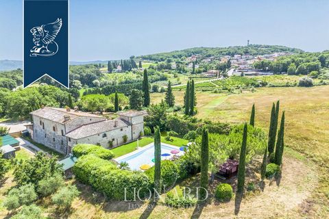 This medieval farm house, located in the picturesque landscapes of Siena, was perfectly restored and transformed into cozy agrotourisIt is located between the cities of Scrap and Montepulciano, providing a unique opportunity to enjoy the nature of Tu...