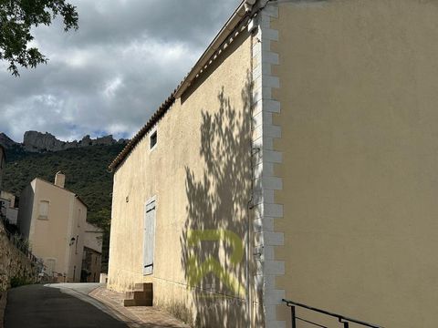 Located in Duilhac sous Peyrepertuse picturesque village, on the border of the departments of Aude and Pyrenees Orientales, this house has incredible assets! On the ground floor the house has a kitchen, 3 good sized bedrooms. The 1st floor is made up...