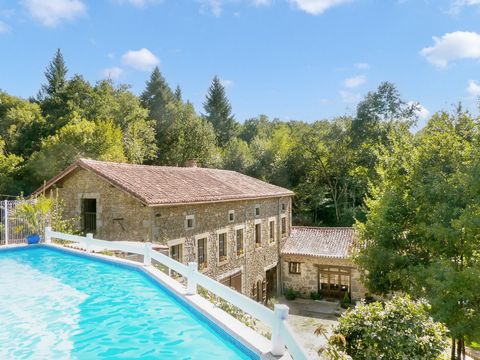 One of a kind!! Exceptional waterside property set in 2.8 hectares of woodland and meadows less than 200 meters from the village center, with its boulangerie, bar/restaurant, school and park. This captivating estate, in the heart of the Perigord Natu...