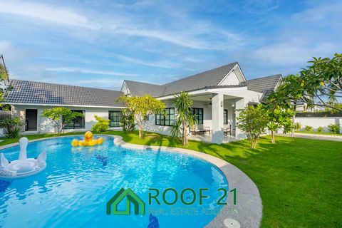 Te koop Een Villa met Zwembad, Natheekarn Park View Village, gelegen tegenover het Maab Prachan Reservoir, Ban Pong, Chon Buri. Het huis met 5 slaapkamers en 5 badkamers op een bruikbare oppervlakte van 268 m². Het huis ligt op slechts 15 minuten afs...