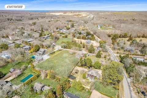 17 Spinner Lane is on .80 acres of flat, 'grandfathered' cleared land, conveniently positioned only minutes to East Hampton Village's Main Street and our prized ocean beaches. Quiet and tucked away yet near to everything downtown has to offer, this p...