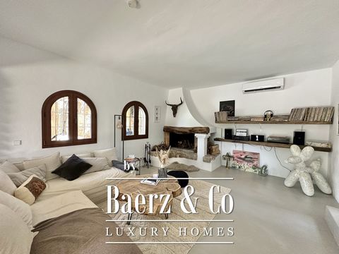 Hereby we offer a Wonderful and authentic finca. The villa has been renovated in 2022 and has a great location in the countryside yet minutes away from the beaches. The villa offers 242m2 living area on a plot of 4.536m2 of styled as a typical Medite...