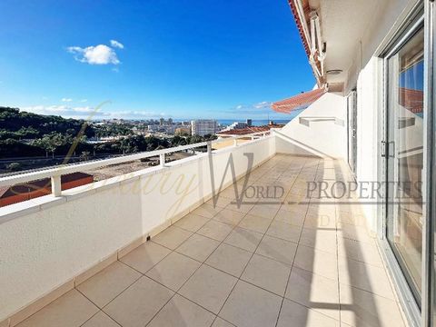 Luxury World Properties is pleased to offer an apartment in San Eugenio Alto, within the Florida Park complex. Vacation rentals are not allowed in this complex. Each 2-bedroom apartment has a living area of approximately 80 m2, in addition to a spaci...