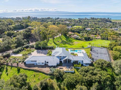 This 5-bed , 5½-bath modern estate offers unparalleled vistas of the ocean, islands and mountains, making it one of the most coveted properties in Hope Ranch. Positioned on 3.35 gated and private acre, it showcases panoramic views of the Channel Isla...