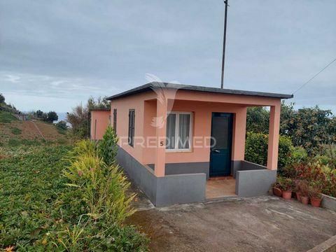 Detached 1+1 bedroom villa for sale! The property of 100.5m2 of covered area needs minor improvements, but is in good condition. Detached one-storey villa, with covered annex and terrace, located in a quiet area, away from the hustle and bustle of th...
