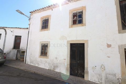 Located in Salir. This rustic property full of character located in the center of Salir is a fantastic renovation project. The picturesque village of Salir is located 12 kms from Loule town centre, aproximately 25 km from the beaches, and about 30 km...