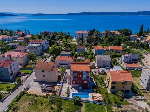 Attractive touristic property in Kastel Luksic just 200 meters from the sea and beach, with outdoor heated swimming pool, playroom, spa, sauna and gym! Total surface of the property is 460 sq.m., land plot area is 712 sq.m. Distribution of space is t...