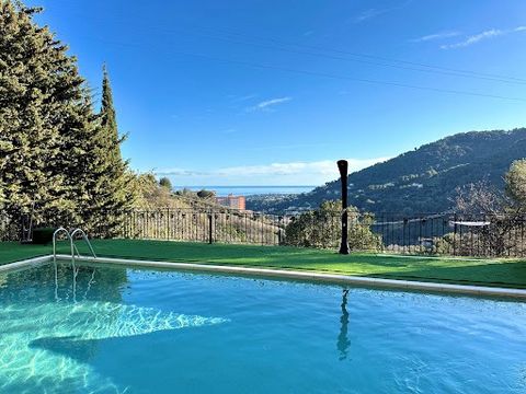 Only 25 minutes away from Monaco, come and discover this magnificent panoramic view of lush greenery and the sea. A landscaped garden of over 1859 m², a heated swimming pool, a pool house with a fully-fitted summer kitchen and an open-air gym are all...