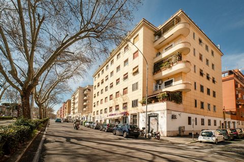 PENTHOUSE FOR SALE In the Monteverde/Gianicolense area and more precisely in Circonvallazione Gianicolense n. 110, with entrance in front of the San Camillo/Forlanini Hospital, we offer the sale of a lovely penthouse located on the fifth floor in a b...