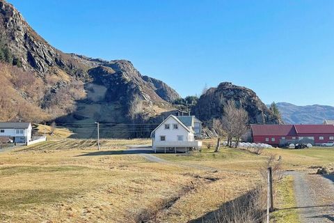 Holiday home facing the sea only 100 m from one of the most beautiful beaches in Norway, Grotlesanden. An Eldorado for fishing enthusiasts with several good fishing spots. The holiday home has 3 levels. On the main floor, there is a large and bright ...