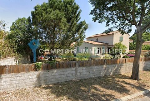 Het Agentschap in de Provence in Boulbon biedt u een villa uit 2010, op het zuiden in een rustige omgeving in Tarascon Het huis bestaat op de begane grond uit een open keuken naar een woonkamer van 40m2, een wasruimte en een gastentoilet, Boven vindt...