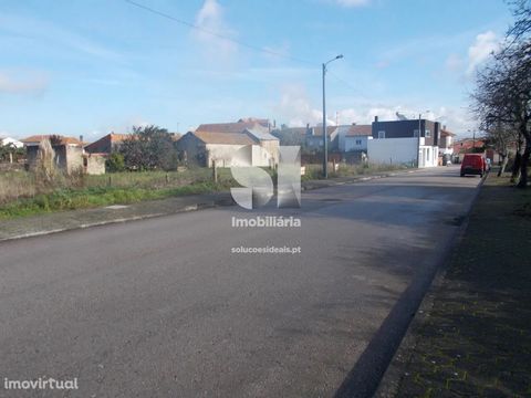 Lot of urban land with about 9 meters of front and an area of 267m2, allowing a gross construction area of 261m2 and an area dependent on 55m2. Contact us for more information.