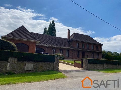 EXCLUSIVE VALERIE DEBUISELLE SAFTI Old farmhouse completely renovated, with undeniable charm, quality environment, you will appreciate the generous volumes and view of nature. This building of 180 m² of living space offers a bright living room, a bed...