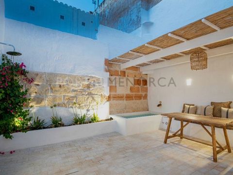 This delightful property, featuring a 33 m² courtyard, is nestled in the heart of the historic centre of Ciutadella. The home has been tastefully refurbished, preserving original features such as its floors, the wooden doors with their noteworthy per...