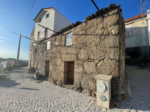 Country in Seia. House in stone to recover 4km from the city center of Seia. Property of typical construction, in granite, with two floors, ideal for your weekends in family or investment in rural tourism. It has a land of 1400m2, limited on one of t...