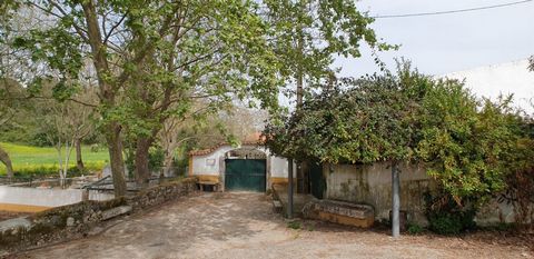 Close to the sea and with an excellent location in Caxias, Quinta da Moura, formerly called Quinta do Bota Abaixo, provides a good opportunity for business or leisure. With just over 3 ha of land, this farm is torn by the sound of the creek that cros...