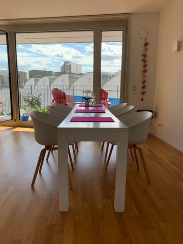 Beautiful, modern 2 bdr apartment right in the middle of Berlin. The open floor concept allows for a lot of light and the 2 bdrs to the courtyard are quite sancturies in a busseling city. You might as well enjoy watching Berlin from the balcony with ...