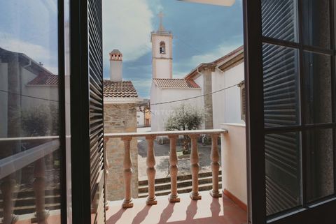 Maison de 3 étages, à Freguesia do Peso, municipalité de Covilhã avec vue sur la Serra da Estrela. Dans cet agréable village, où règnent calme, tranquillité et quiétude. Vous pourrez vivre dans cette agréable maison composée de 3 étages, rez-de-chaus...