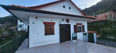 Detached house in Tabuaço in the Douro Wine Region This villa is in a fantastic place with stunning views, a quiet area for those who like to enjoy tranquility. It is located on a plot of land with about 2380 m2, with fruit trees, tank and artesian b...
