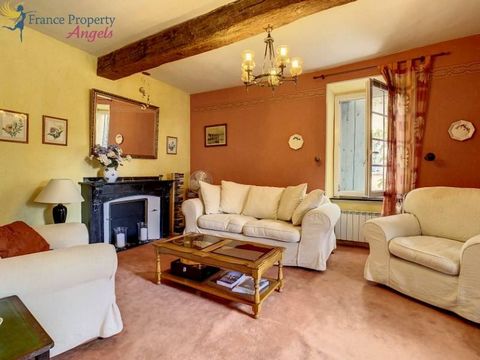 This superb stone property, from the 19th century, which has retained its authenticity, offers a main house, three independent gites, an indoor swimming pool and numerous outbuildings. It is the ideal place for a large family wishing to receive or fo...