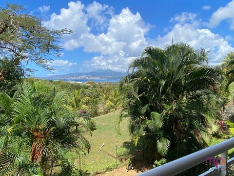MPI Immo offers you, in one of the most sought-after residences in Trois-Ilets, this superb luxury T2 apartment of 41m2. A few steps from the golf course and the marina, close to the beach of Anse Mitan and many shops, restaurants, bars, water activi...