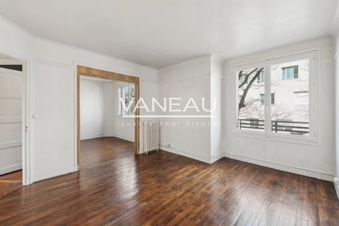 On the second floor by elevator of a luxury condominium from the 1930s, we offer you this charming 2-room apartment CROSSING and without vis-à-vis with a surface area of 44.74 m2 Carrez, composed of an entrance with storage leading to a large living ...