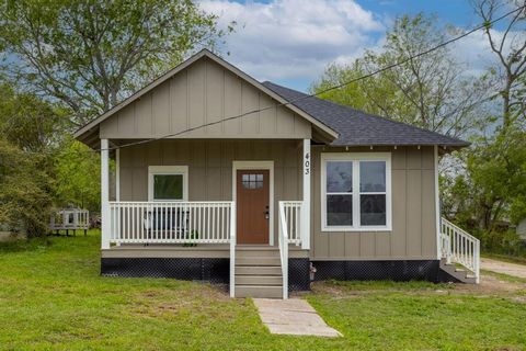 Welcome Home! This beautifully renovated property located in the heart of growing Brenham, Texas has been tastefully taken through a complete remodel on a large lot near downtown. The living room, dining, and kitchen areas flow together seamlessly fo...