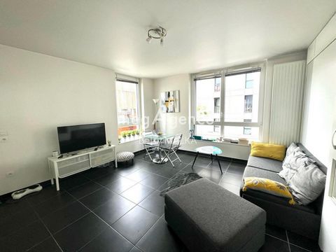 Colombes host city of the 2024 Olympic Games. Ideally located, close to all amenities, on the 1st floor out of 7 of a secure residence with digital code and elevator. I invite you to discover this furnished one-bedroom apartment of approximately 29 m...
