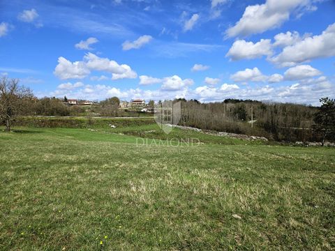 Location: Istarska županija, Poreč, Poreč. Poreč-Gebiet, Bauland ideal zum Leben an einem ruhigen Ort! Dieses fantastische Baugrundstück steht an einem ruhigen Ort, nur 15 Autominuten von der Stadt Poreč und ihren Stränden entfernt, zum Verkauf. Aufg...