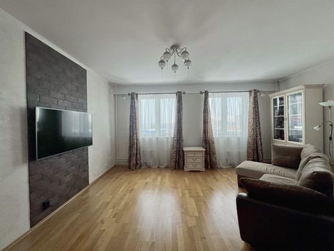 Продается 3-х комнатная квартира в хорошем районе города Ивантеевки, улица Трудовая, дом 7. Расположена на 12 этаже 16 этажного монолитно-кирпичного дома 2007 года постройки. Просторная, светлая, теплая квартира площадью 80,2 кв.м, с большой застекле...