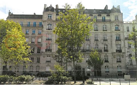 Edificio en Neuilly-sur-Seine con una superficie de 5.571 m² - Un total de 36 apartamentos - 1er edificio: 8 plantas - 2º edificio: 7 plantas - Estado del alquiler: alquiler anual sin gastos 1.623.069,88 € Edificio en Neuilly-sur-Seine con una superf...