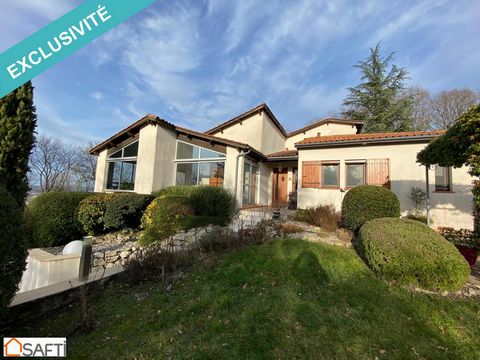 Located in Sainte-Livrade-sur-Lot, this property offers an idyllic setting in the countryside while remaining close to the amenities of the city. The house stands on a vast plot of 7,300 m², offering a garden, terraces and a salt swimming pool, thus ...