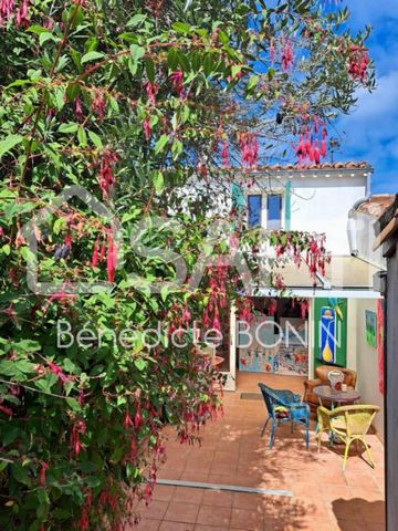 This 87’s terraced house of 112 m² living space for 184 m² of floor space, on a plot of about 320 m² in the Park area, near the beach of Cible and shops, will delight a family with its 5 bedrooms. The garden is facing South/ West, and the covered ter...