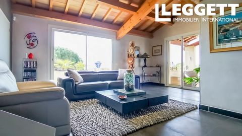 A27973JOB30 - Situated on the sought-after hillside of Les Angles, this light-filled house with unobstructed views offers 193 m² of living space, combining elegance, functionality and comfort. It features a convivial living area opening onto a terrac...