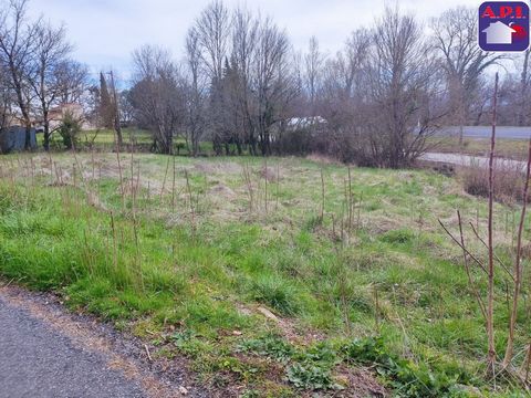 AURIGNAC SECTOR Building land with an area of 940 m², this land is bounded and slightly sloping, located in the countryside. Although not currently serviced, it is ideal for building a house which will be located in a location between two charming to...