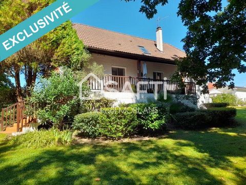 In a rural and quiet environment with partial Pyrenees views from the surroundings of the land and not far from Navarrenx (place of all amenities) this south-facing house, built in 1983, in perfect condition, not overlooked and with great amenities w...